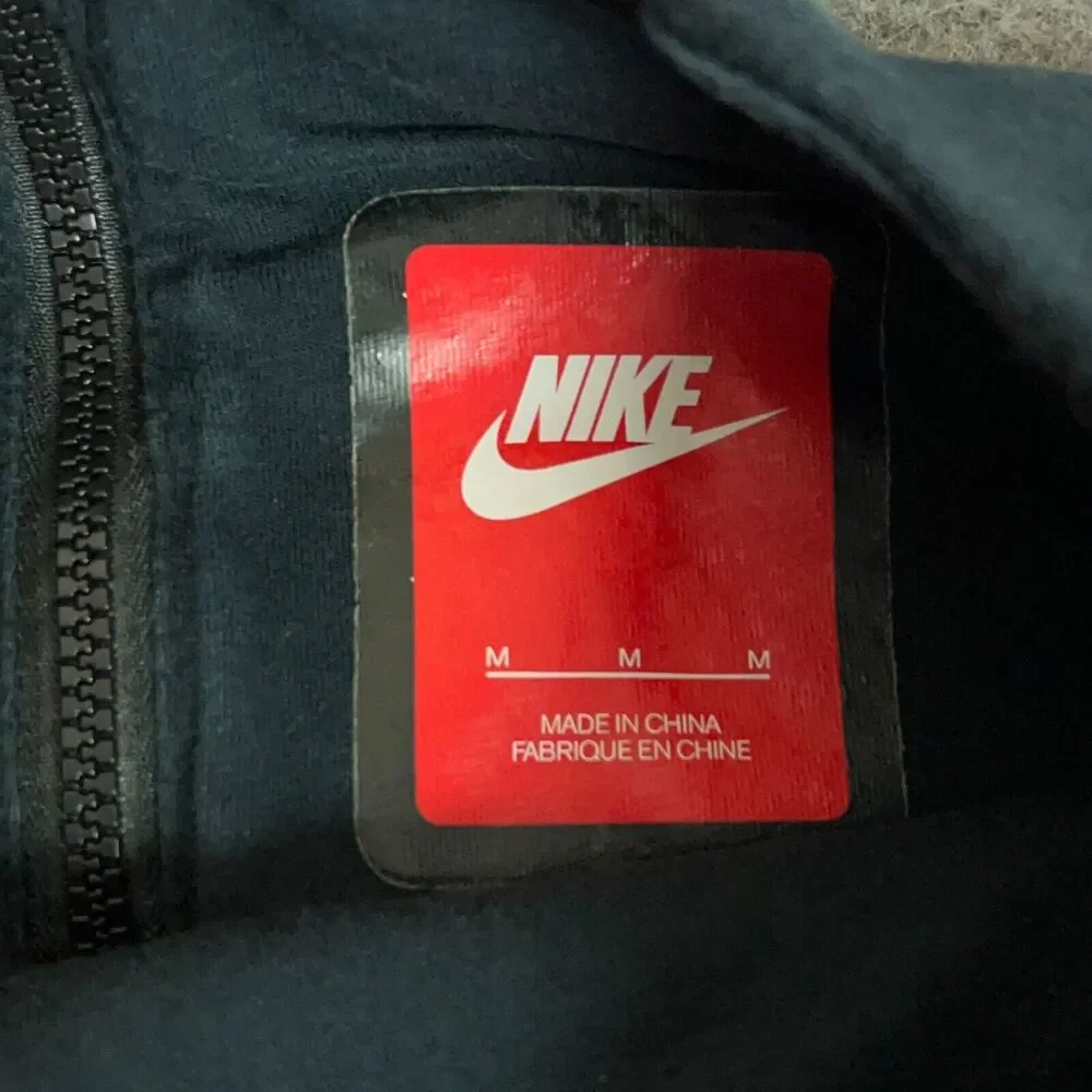 Nike Womens Dress Medium Black Sweatshirt Pullover Tech Fleece Athleisure Lounge